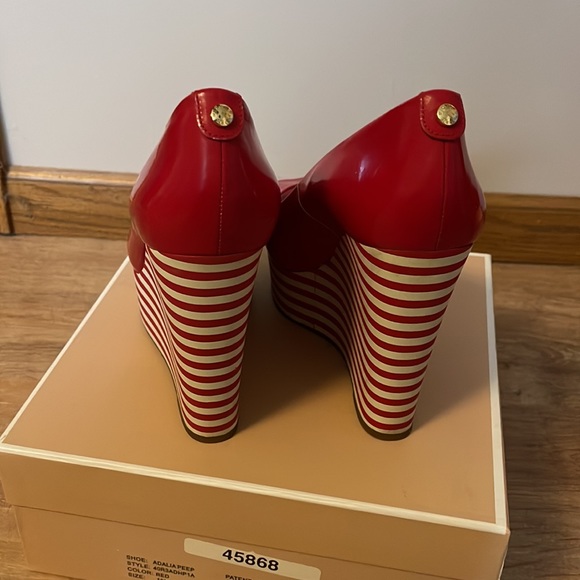 Super fun summer Michael Kors wedges - Picture 4 of 4